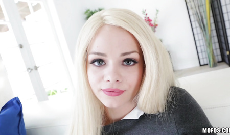 Elsa Jean 欢迎她的爱人进行激烈性爱