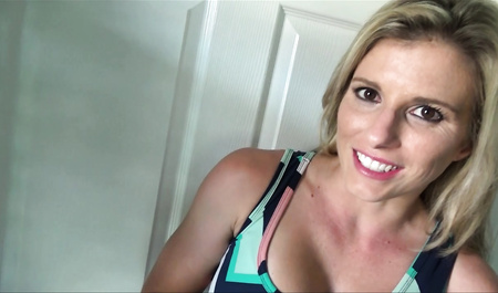 丰满熟女激发丈夫性欲，并将精液射入阴道