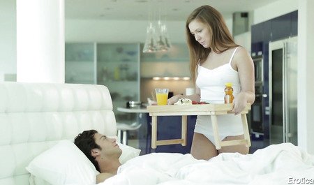 喂饱了那个家伙，得到了熟练的湖泊和伟大的性爱