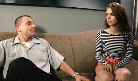 邻居男子引诱年轻美女口交