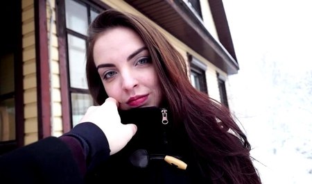 一名法国男子没有打台球，而是和一名拥有大屌的俄罗斯妹子玩起了屁眼