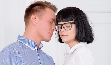 圣彼得堡的一名男子载一名女孩回家，并应她的邀请与她发生性关系