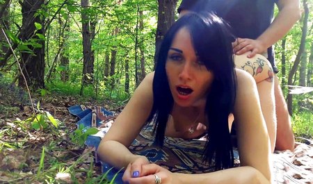 通过收集植物标本引诱女友进入森林，然后用内射干了她