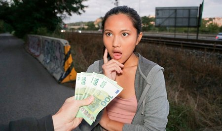 为了钱跟泰国女孩发生性关系，并将视频发布到网站上