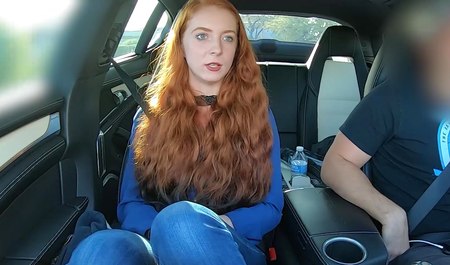 一位留着辫子的红发美女在试镜中表现出色