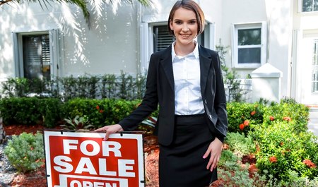 秃头男来看房，结果跟房产经纪人上床