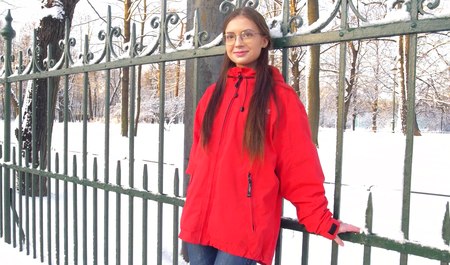 圣彼得堡的一名男子载他的新朋友回家，并操了她的屁股