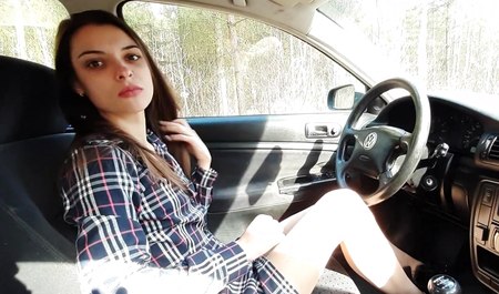 帮助一个女孩学会开车，并在那里做爱