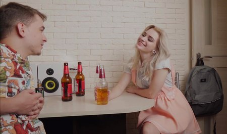 圣彼得堡妻子参加驾驶考试并获得她最喜欢的分析师执照