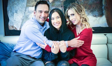 家庭周末收留女大学生进行集体色情活动