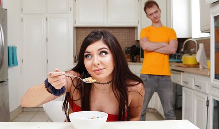 偷了别人的食物——吮吸主人的鸡巴