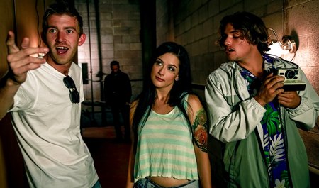 我们原本计划与一个女孩发生性关系，但计划改变了