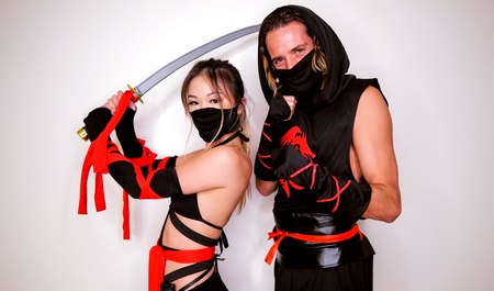 白人在跨种族色情片中操斜忍术粉丝