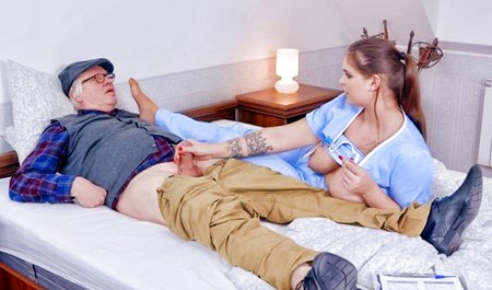 爷爷从医疗服务部门命令一名胖女人，但他的继承人却和她发生了关系