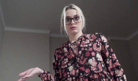 继母帮助她的继子射精到他的屁股里然后跑去约会