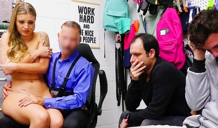 由于多重计划，Kenzie Love 最终在工作中与一名精品店保安发生了性关系