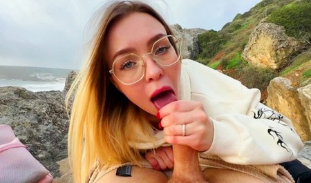 Lis Evans 与朋友和女友在狂野海滩群交