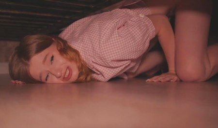 红发美女戴安娜·赖德引诱继兄进行家庭性爱