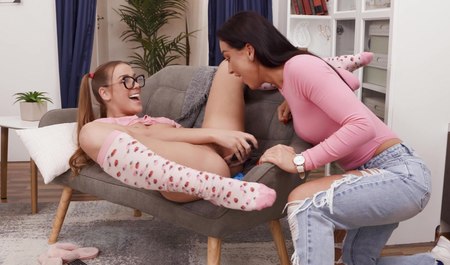 我和邻居做爱后还和她发生了女同性恋关系