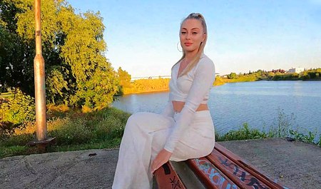 Bilowfree 在第一次约会时与朋友发生性关系