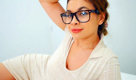 美丽的女友 Loli Lips 向她心爱的男朋友传授性知识