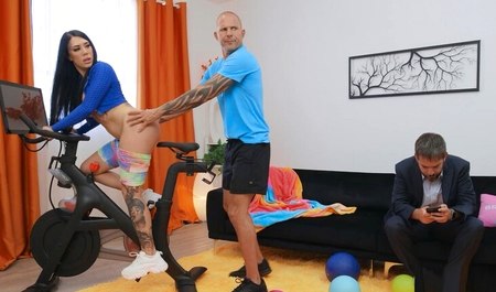 他像锻炼身体一样操别人的老婆，却没有考虑安全措施……