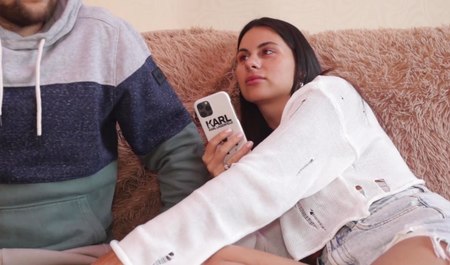 Annie Road 邀请同事回家，轻松说服他进行火辣性爱