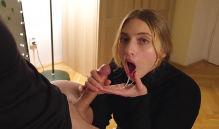 为了真爱，美女克洛基甚至同意吞下精子......