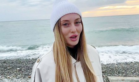 在索契这座城市，你总是可以和一个女人或其他什么东西一起热身……