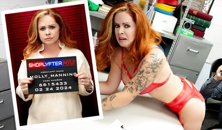 她偷了保安和她做爱时穿的内裤……