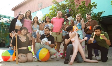 但是人们不会为了钱做什么......