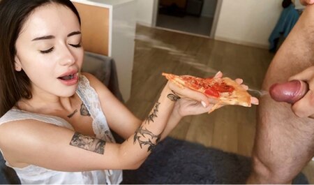 如果您想吃披萨但又没有钱，那么剩下的就只有性和口交……