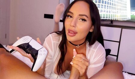 她送丈夫上班并偷偷欺骗他