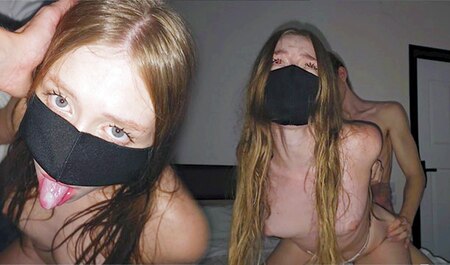 向我求爱并且不停地呻吟……