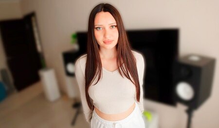 在色情试镜中与一个有着大屁股的漂亮女孩做爱