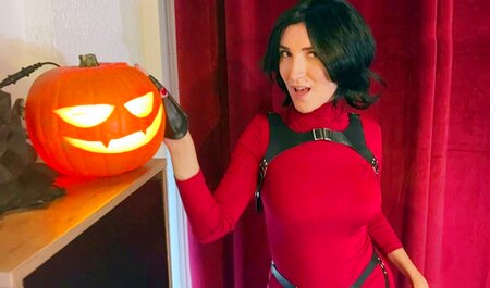 我们已经习惯了和真正的女人做爱，但在万圣节这却是某种垃圾……