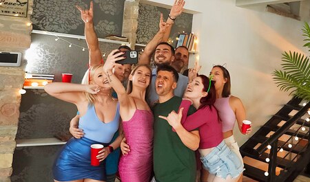 Крутой секс на вечеринке и все довольны и счастливы...