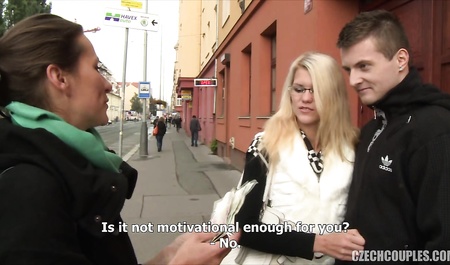 女特工与一对已婚夫妇的性爱