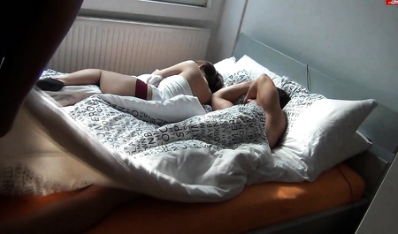 客人吮吸睡觉的房主