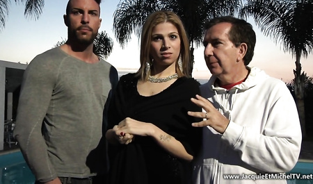 法国浪荡公子轻松引诱辣妹黛博拉进行疯狂群交